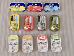 ロカ岬からホテルに戻って、
夕飯までに近くのスーパーまで買い物に行きました。
30分位しか時間がなかったのでまずは缶詰を大量にGET！！