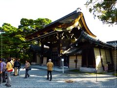 続いて訪れたのは京都御所。
これは建礼門。
建礼門院右京大夫集読んだな～と思い出しました。