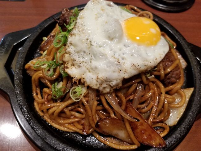「牛肉の焼きそば」。<br />サイコロステーキの様なお肉が入っています。<br />なかなかお肉が美味しかったです。