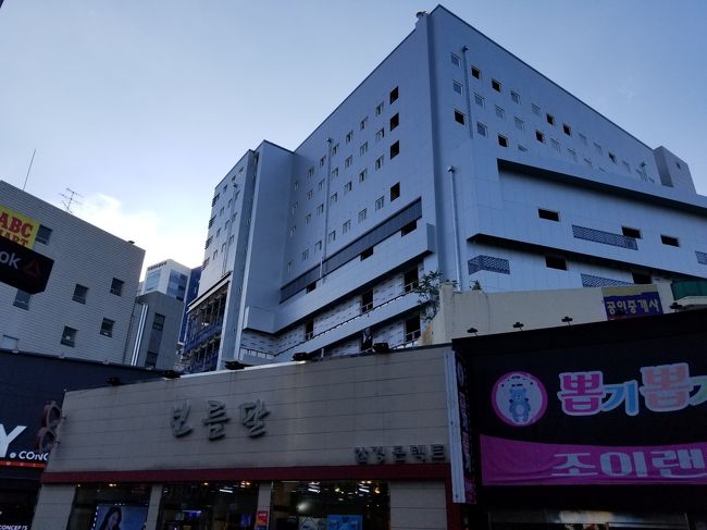 「東横イン」の後側です。<br />表側よりも出来ている感じがします。<br /><br />出来たら絶対に泊まってみよう。