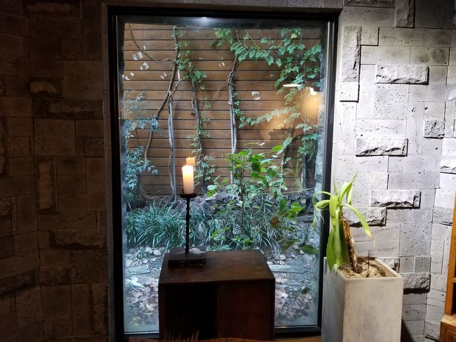 ここで庭を見ながら一人でお茶、かな？