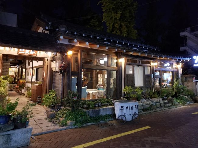 食後、コーヒーを飲みに行きました。<br /><br />前回に行った【percent 14-3】は、夜はこんなに綺麗です。<br />でも、今日は別の所に行きます。