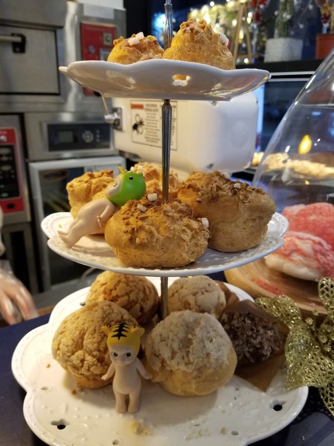 韓国はなんでも専門店になるのですよね。<br />シュークリームも結構人気らしい。