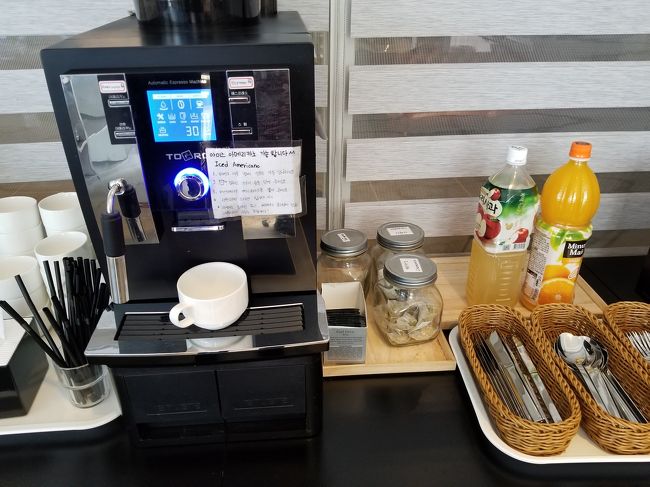 ジュースとコーヒー。<br /><br />本当は、コーヒーだけ飲みに来たのでした。