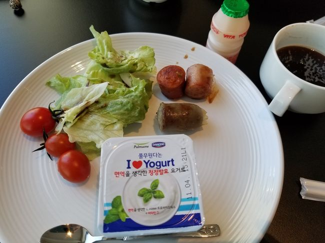 こんな物を食べました。<br />ソーセージは色毎に味が違いました。