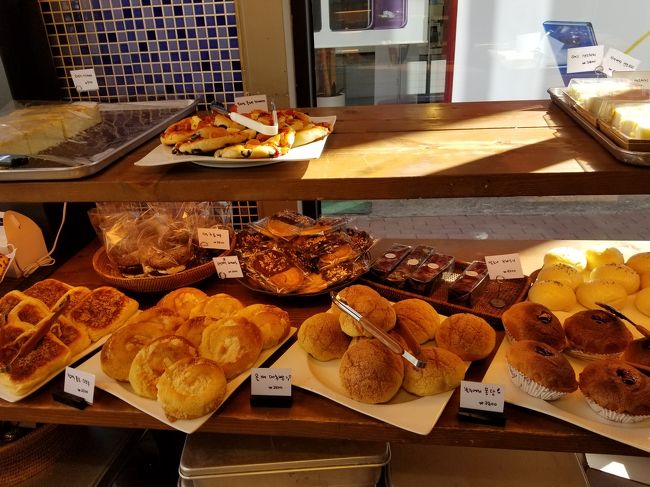 まだオープンして時間があまり経ってないので、パンが置かれていない所があります。