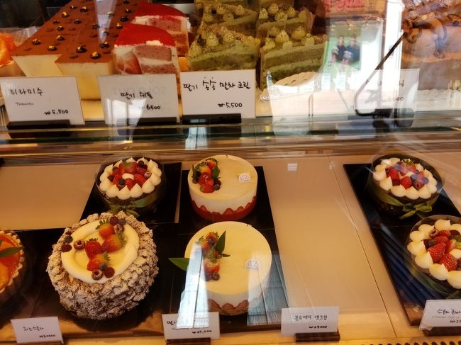 抹茶ケーキはどこにでもあります。<br />人気ですね。