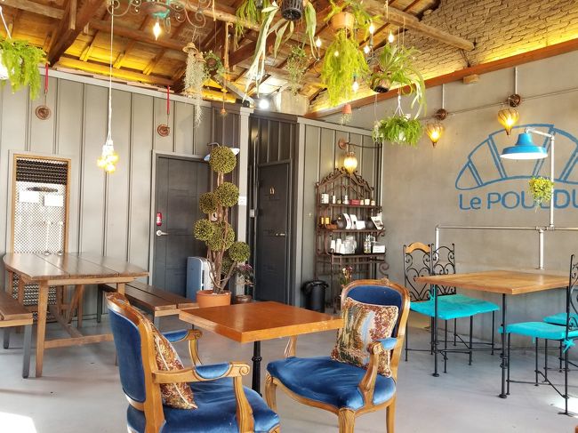 天井にもグリーンが飾られていて良い感じ。