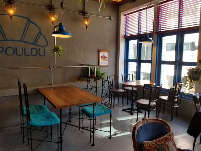 夜の方が雰囲気が良さそうだったので夜に来たかったのですが、チキンを食べる為に昼間になってしまいました。