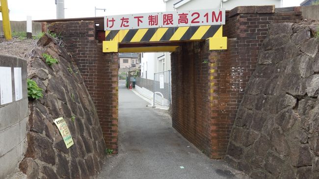 　柏原駅に一番近いレンガ造りの陸橋、天井川の大和川に向かって、徐々に高さを上げていきます。