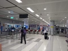 タイ、スワンナプーム国際空港に14時ごろ到着しました。入国には30分くらいかかりました。中国人専用レーンがあったのが印象深かったです。