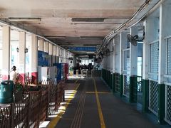 時間の関係かもしれませんが、心なしか中環行より空いています