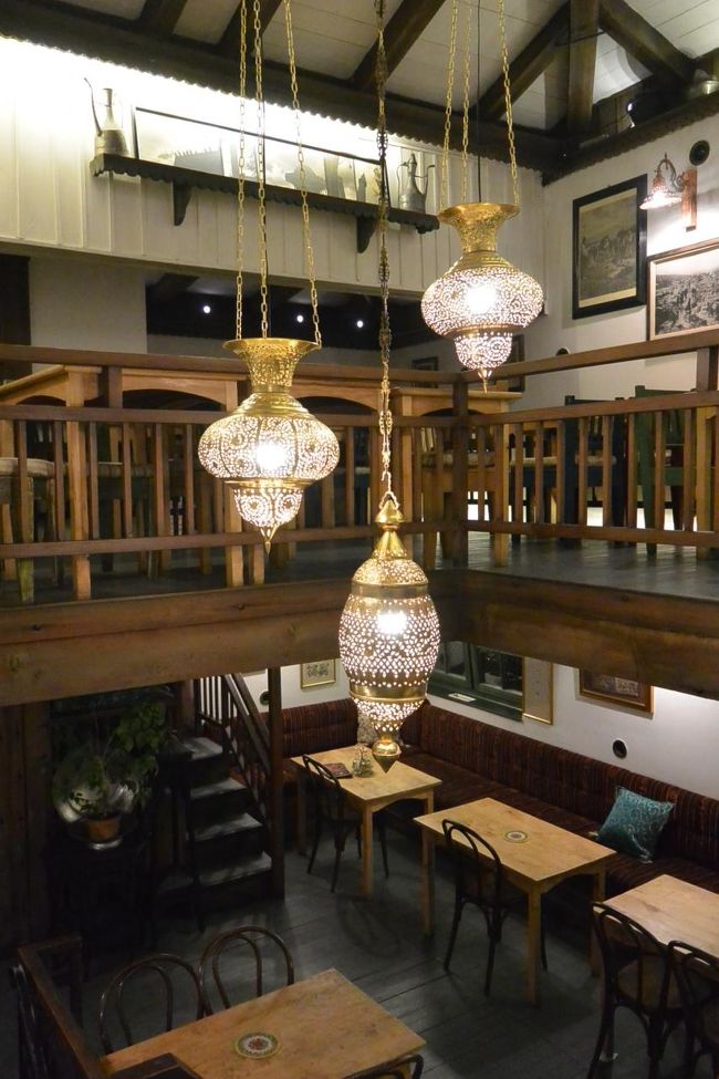 ボスニア料理レストラン『Inat Kuca』<br /><br />古い一軒家をそのまま使ったレストランです。