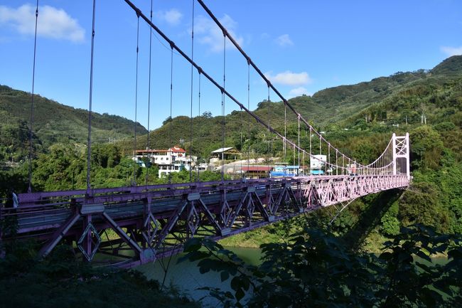 復興橋<br /><br />ピンク色の橋で現在は人だけが渡れる観光ポイントです。