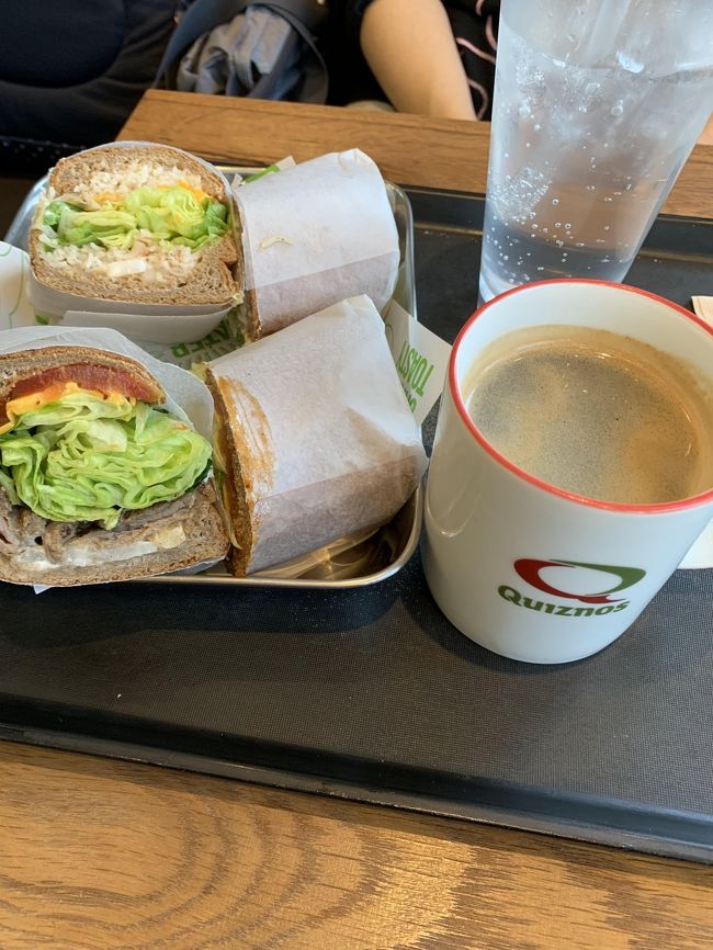 コリアントラディッショナルとシーフードのサンドウィッチ。<br />野菜がたっぷりで美味しかった。