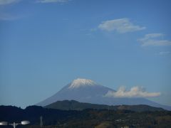 清水駅の2階の通路からも富士山がきれいに見えました。

でも、地元の人は見向きもしないのね。もったいない。