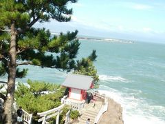 登った岩山の先には海津見神社「わたつみじんじゃ」、またの名を竜王宮、があります。