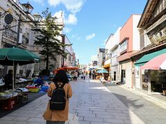 輪島へ着いて朝市へ。
なんか外国の街並みみたい