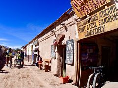 【世界最高峰の砂漠：アタカマ砂漠、サン・ペドロ・アタカマの町】

ただ、お店も多く、たくさんの観光客も、それぞれが思い思いに、買い物をしたり、食事をしたり、所在無く、歩いている人もいます。