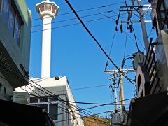 迷路のようにどこまでも小さな商店が軒を連ねているので、釜山タワーを目印に方向を把握。
これだけ釜山タワーが近いってことは、いつの間にか南浦洞近くまで移動していたみたい。