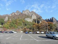 考えた末に車を移動いたしました。
やってきたのは中之岳駐車場
こちらから歩こう