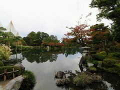 8時を若干過ぎたところで兼六園へ。
私は2度目ですが記憶はほとんどなし。
友人は初めてなのに興味がないのか出口を探してサクサク歩いていました（笑）