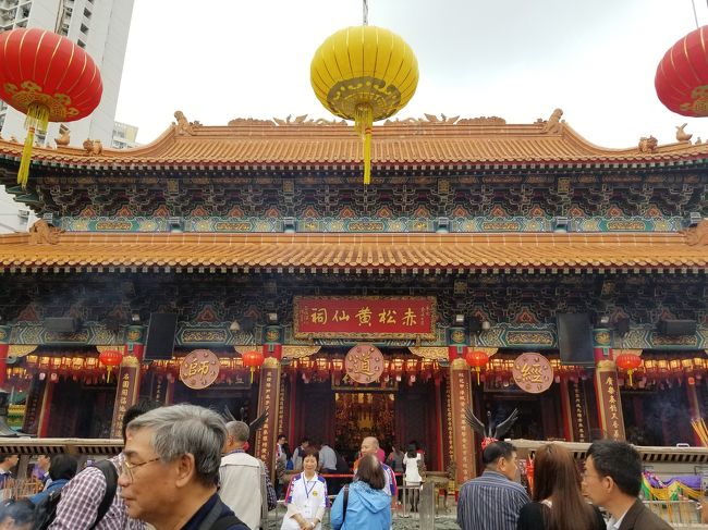 こちら。黄大仙。お祈りしてる人が沢山いたけど<br />方法が良く分からなかったので日本式で。（お賽銭入れて拝むだけ）<br />縁結びらしいので良いご縁がありますように(’-’*)♪