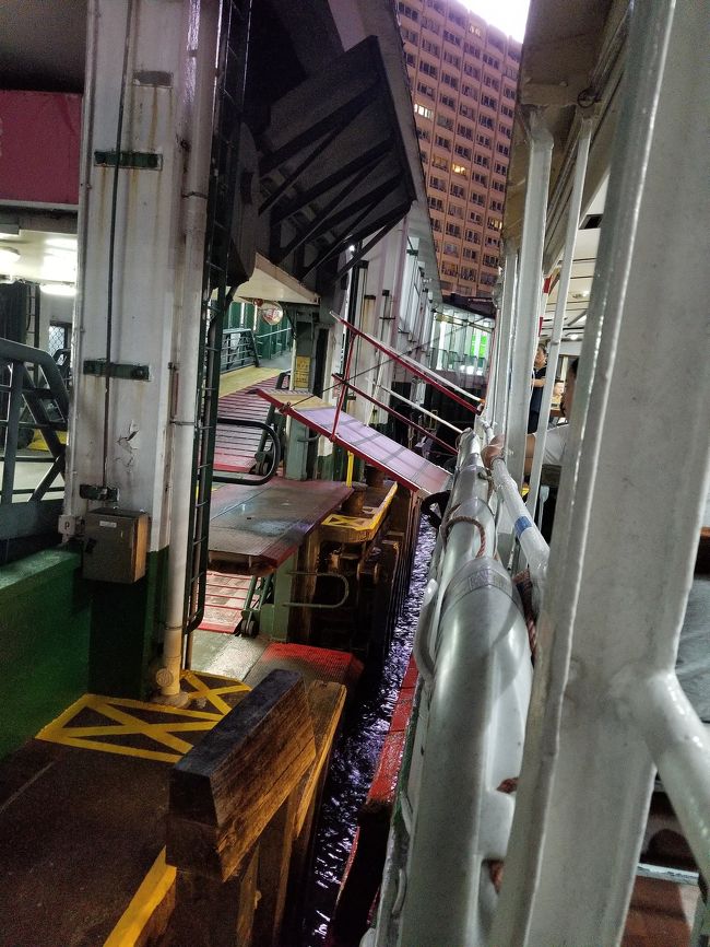 タラップ？が簡単過ぎて事故無いのかな？と心配になった。<br />