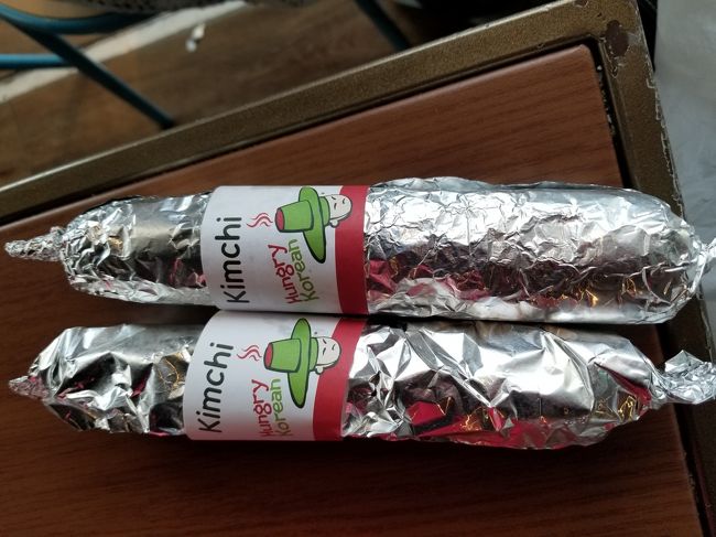 お家に着くのが遅くなるので晩御飯代わりにキムチキンパを・・・<br />直径２センチほどの超細巻きで￥600くらい。<br />高い！　そして美味しくなかった。<br />やっぱり韓国料理は韓国で食べなきゃね。