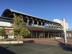高知駅に来ました。
母が先にバスで大阪まで帰るので送りに来ました

高知駅かっこいいです