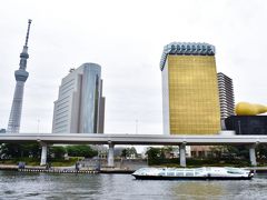 腹が満たされたので次の目的地原宿へ移動！
水上バスで浜離宮か日の出桟橋まで行こうかと思いましたが、船が出たばかり。
隅田川でスカイツリーとアサヒビールの上にあるウンｋ…失礼、炎のオブジェを眺めて移動しましょう。

ちょうど松本零士さんがデザインした水上バスが！
暑く松本零士について説明しましたがタイ人従妹には届かず。