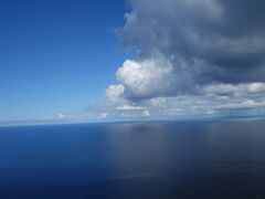 青い海と空と白い雲