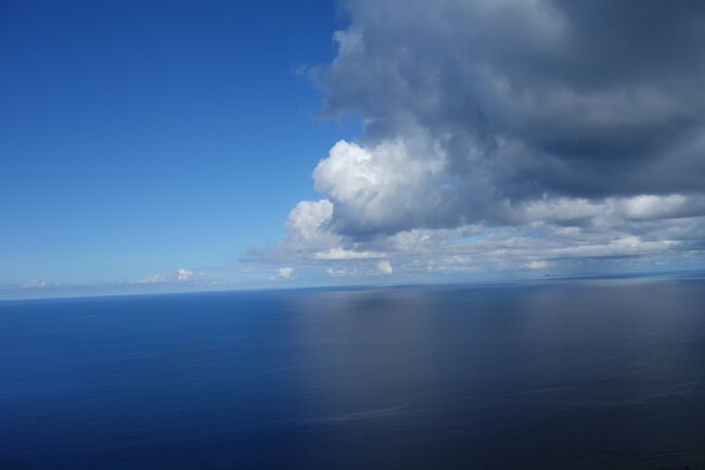青い海と空と白い雲