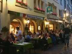 船着場からホテルに戻る道中で

下見をしてあった「Ristorante Pizzeria Romana」で夕食

周辺にイタリアンはたくさんありましたが

ここが一番人気のようでした