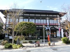 善光寺郵便局です。
門前町は和風、洋風とわずけっこうレトロな建物が残っています。
（帰りによったレストランもそうですが）
