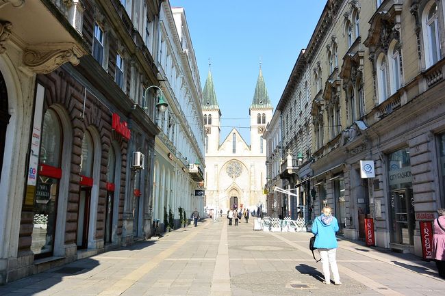 大聖堂につづく通り。