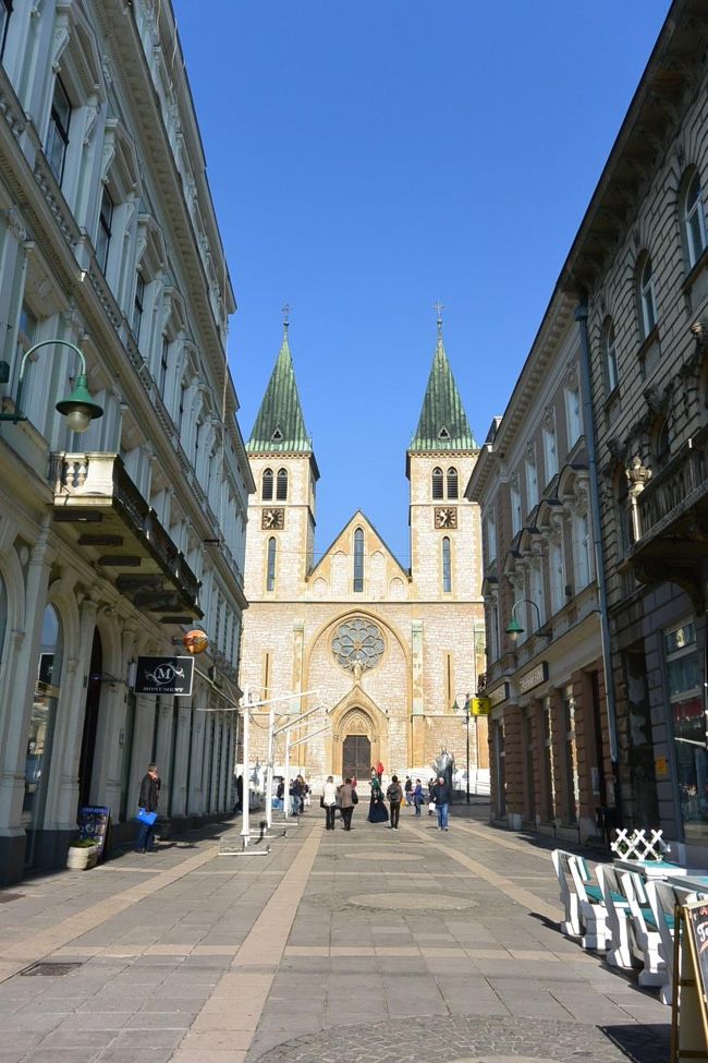 大聖堂につづく通り。