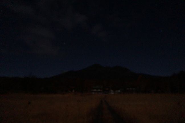 はい、朝ですよ～夜明け前ですよ～・・・寒いですよ。<br /><br />でも星も朝焼けも見たいので、外に行きます！<br />めっちゃ星キレイ！！<br />そして月が明るい！！