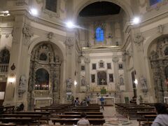 ポルタルディエ（Porta Rudie)に連続して教会がありました。サンジョバンニ・バッティスタ教会（Basilica di San Giovanni Battista del Rosario)で、1691-1728年に建造されています。
ジュゼッペ・リベルティーニ通り沿いにある沢山の教会は、1600年から1700年の初めにかけて建設されています。財力と労力がないと出来ない大仕事です。中世時代のレッチェの町の勢いが想像されました。