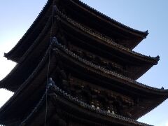 気を取り直して昼食探しです
興福寺さんの五重塔を眺めながら駅へ向かいます!(^^)!