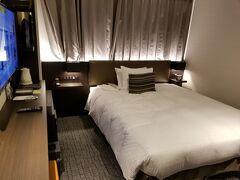 まだオープン間もない東急ステイ博多に泊まりました。
部屋は綺麗で機能的な作りで快適でした。