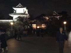 こちらもライトアップしている金沢城です。
兼六園の横にあるのでついでに行きました。