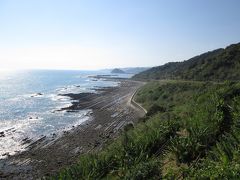 道の駅フェニックスを後にしたバスは、飫肥へ向けて、海岸沿いを進みました。道中は沿線の歴史や民謡など、ガイドさんの素敵な案内が続き、退屈しませんでした。