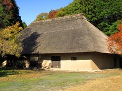 明治記念館の後ろから続く道を進んでいくと、向山公園にたどり着いた。ここには元禄年間（1688～1703年）に建てられたという旧後藤家住宅が残っている。伊達藩の直屋として典型的な民家で、全国にも古い民家で重要文化財に指定されています。