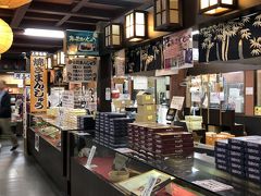 予定より時間がかなり遅れたので、お店は私たちのツアーだけでした