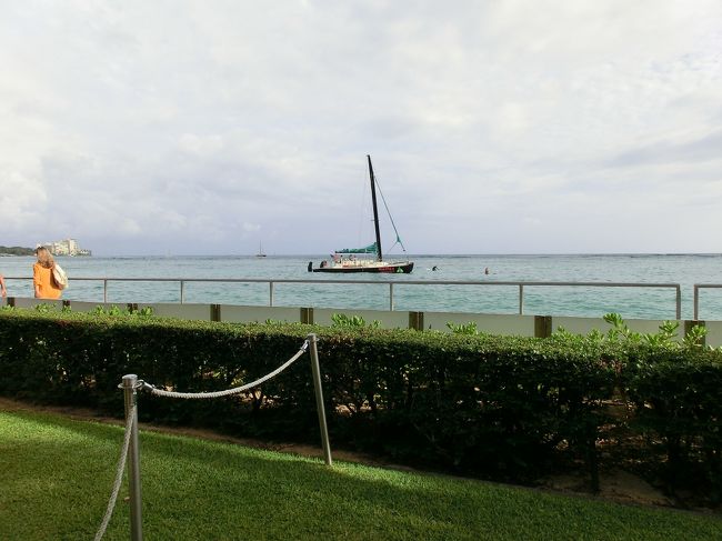 あまり混んでいませんでした。<br /><br />ホテルの人はこの後来るであろう、団体さん用のセッティングが<br />忙しそうでした。なんとなく雰囲気を壊しているような･･･。