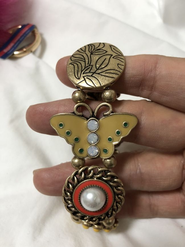 アクセサリーは5000W<br /><br />お兄さんがこれは元値が高いんだよ<br />いいの探したねー、って言ってました<br />掘り出し物だったみたい (´∀`)