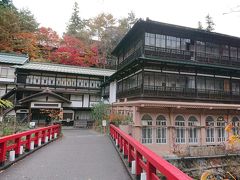 千と千尋の神隠し
に出てくるような建物！
積善館という宿らしいです。