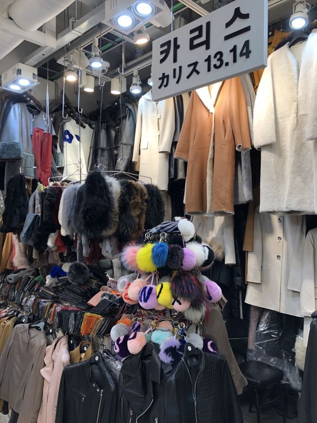 革製品のお店って敷居が高いっていうか<br />話しかけずらいですよねー<br />ブログで見たお店で<br />手袋買いました