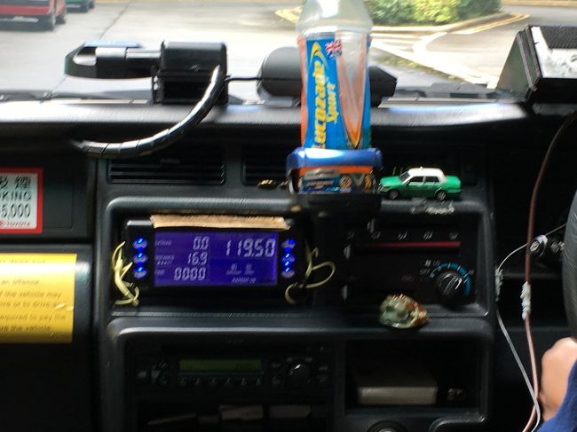 香港着いたら今日泊まるリーガル エアポート ホテルに荷物を預けてタクシーでディズニーランドへＧＯ！<br />料金は約120HKドルでした